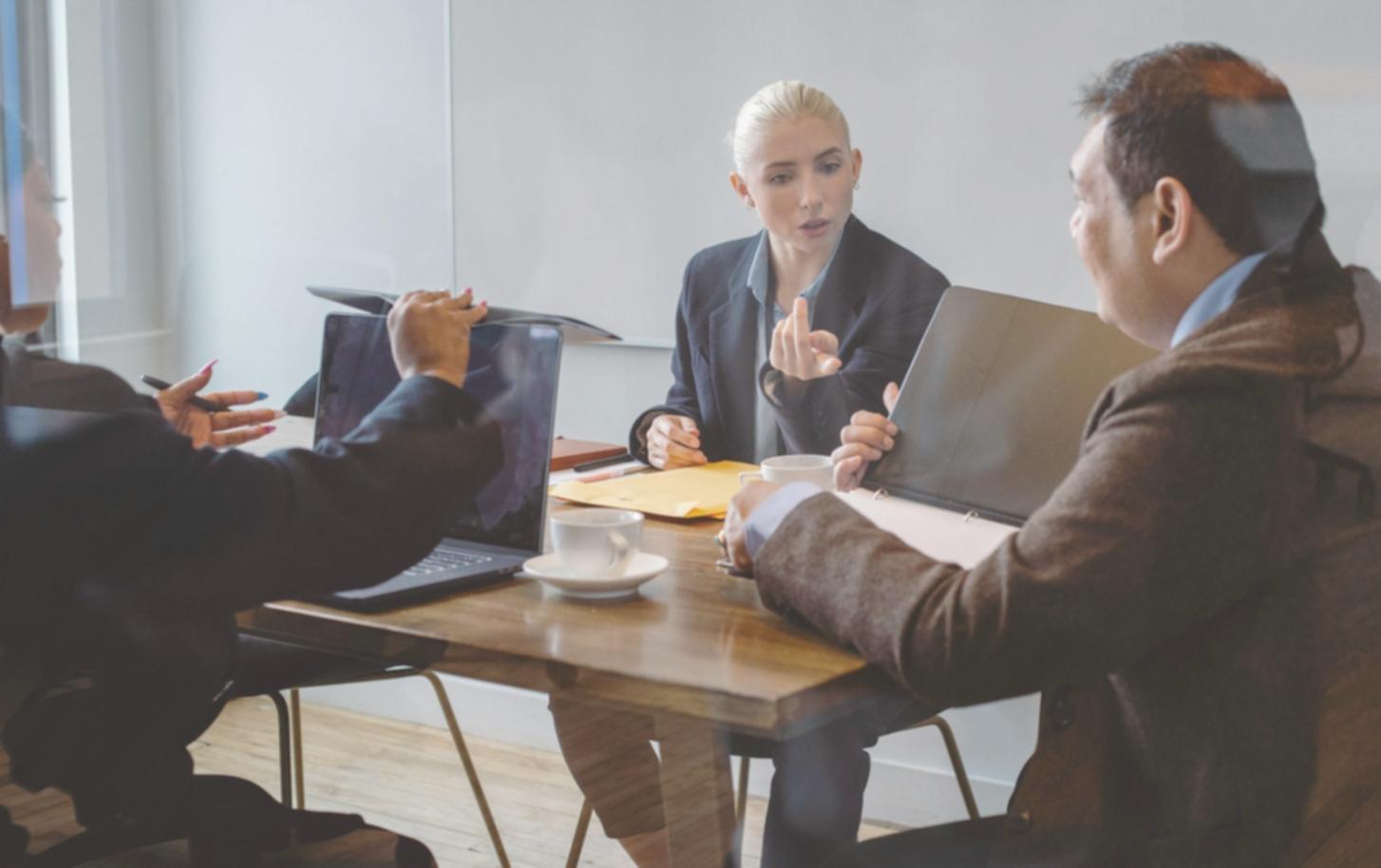 Team fusion1bureau durante analisi processi aziendali