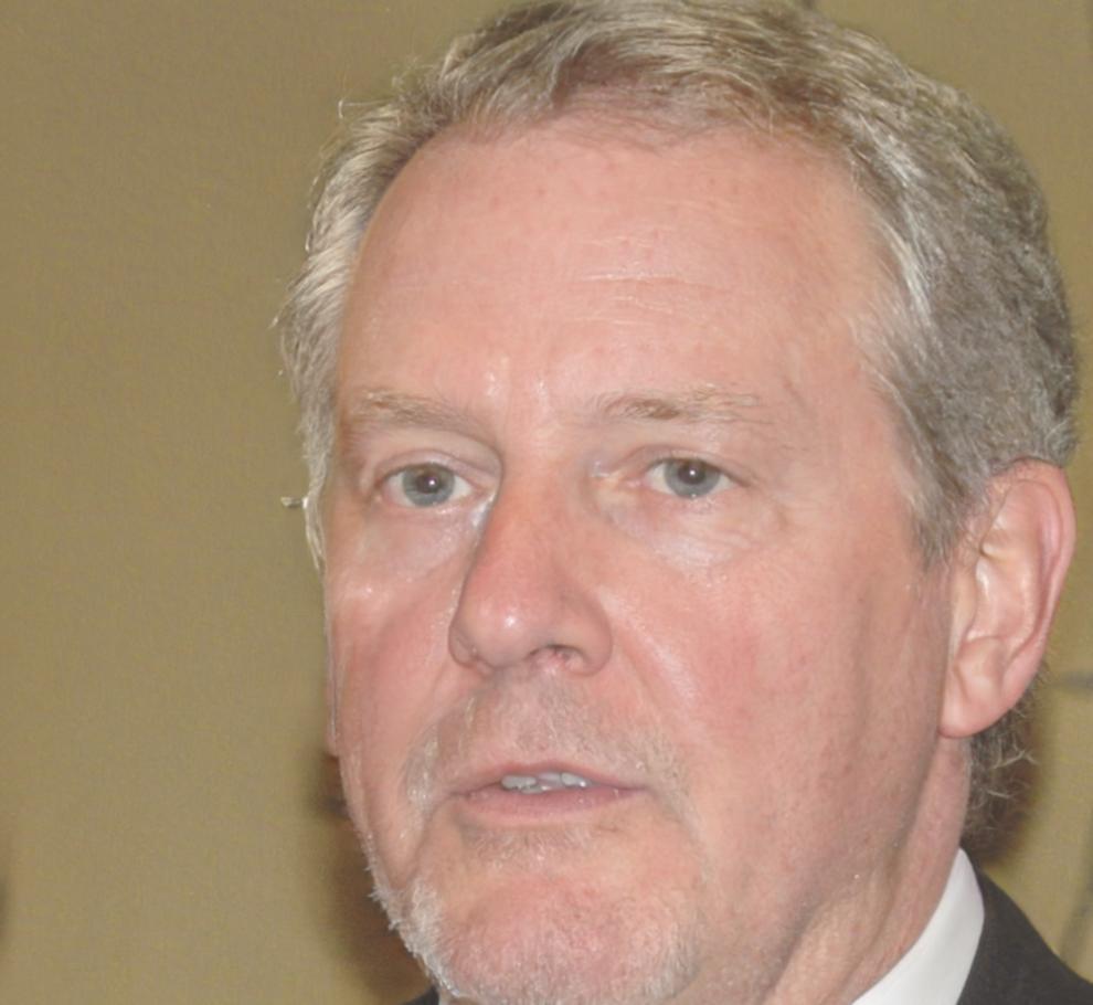 Ritratto professionale di Emilio Taverna